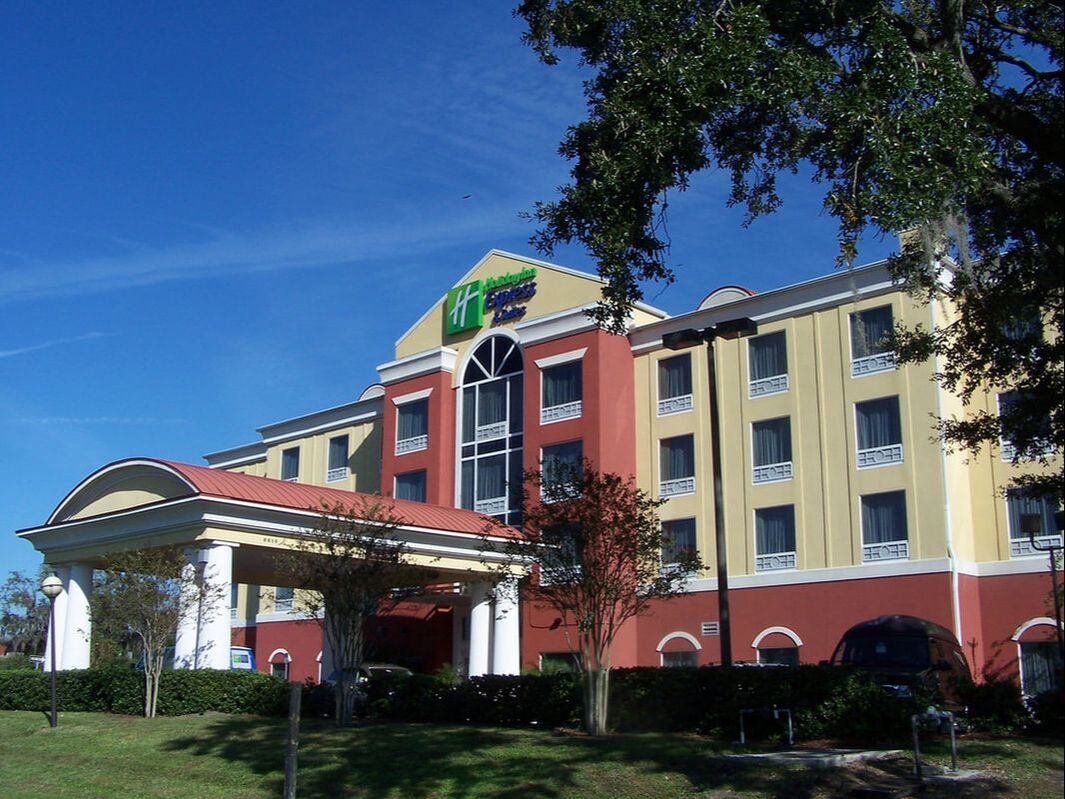 Holiday Inn Express & Suites Tampa-Fairgrounds-Casino, FL